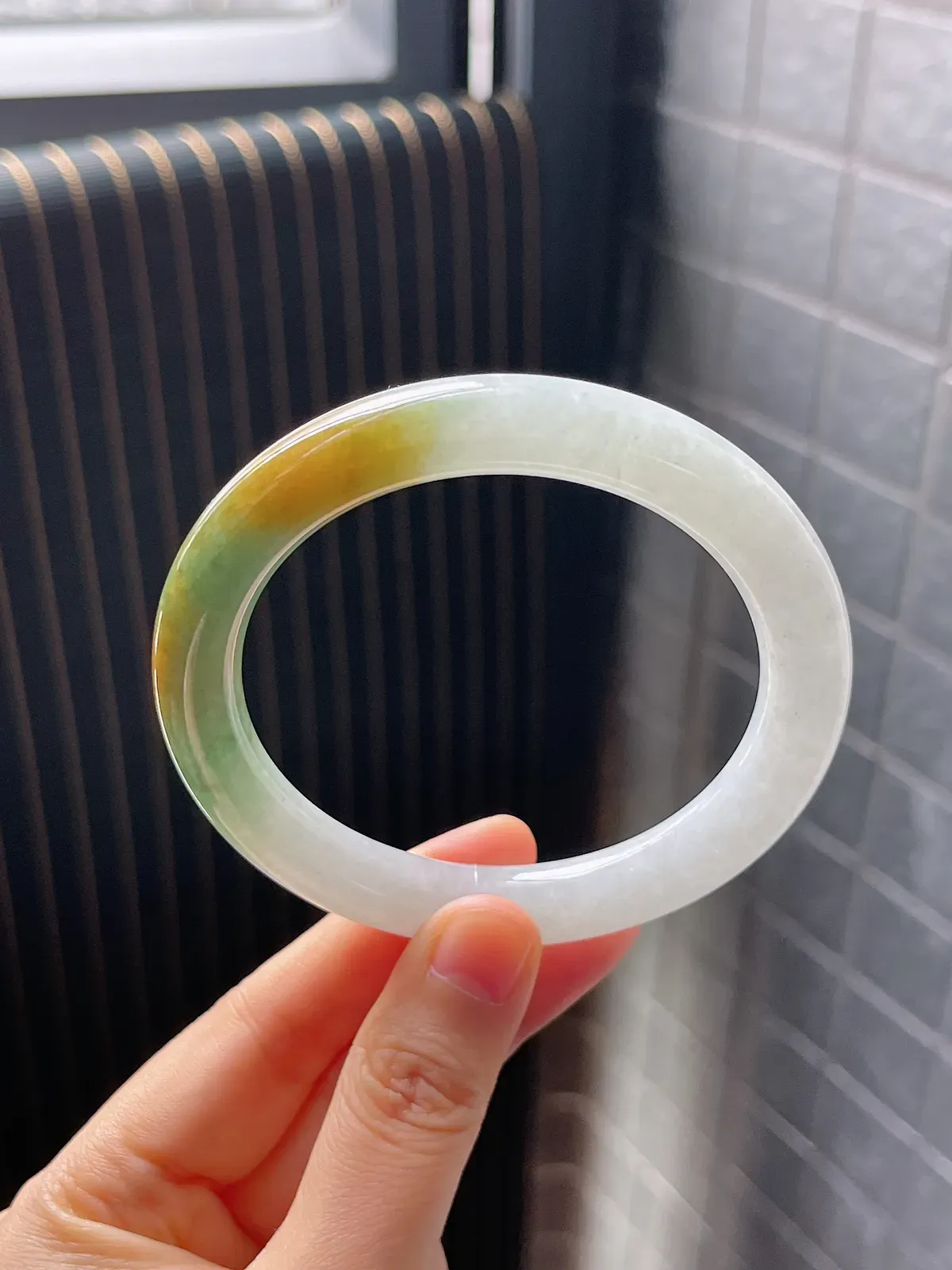 圆镯58.5圈口，翡翠糯化种绿色手镯