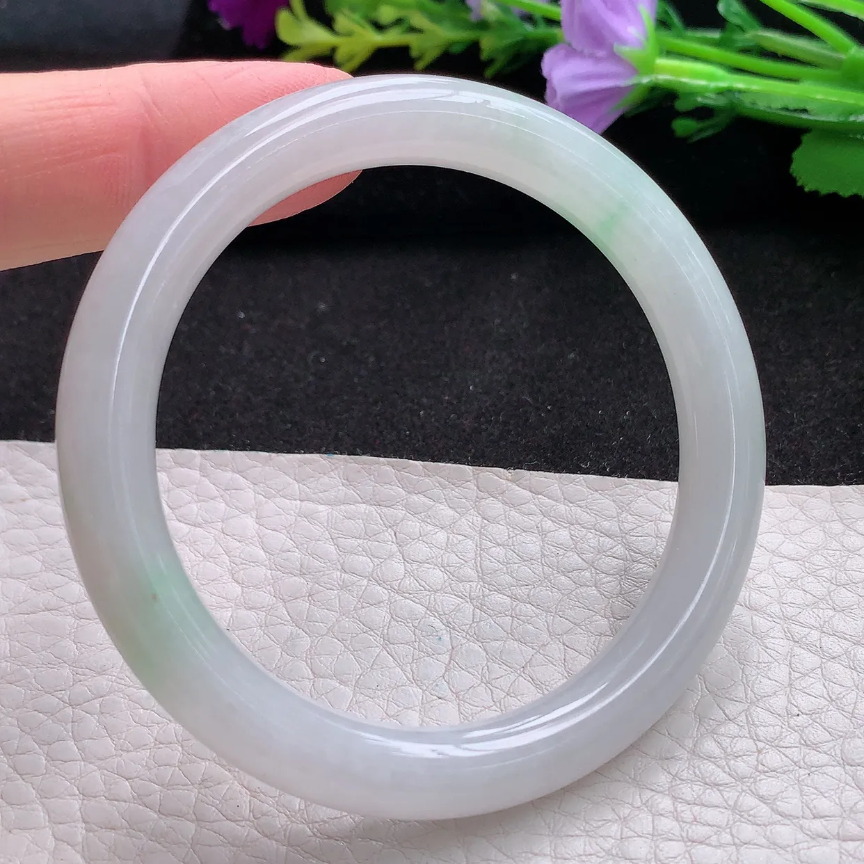 n小圈口52*8.3*8美人镯 天然翡翠A货玉手镯飘绿圆条玉镯子 叮当镯