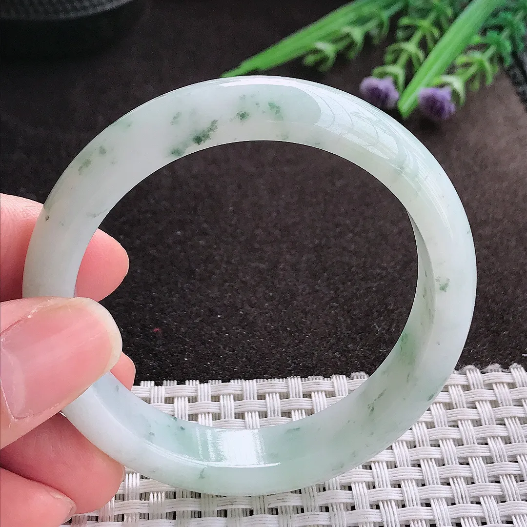 实拍A货翡翠54/13/7.7老坑精美秀气飘花手镯宽边玉镯手环