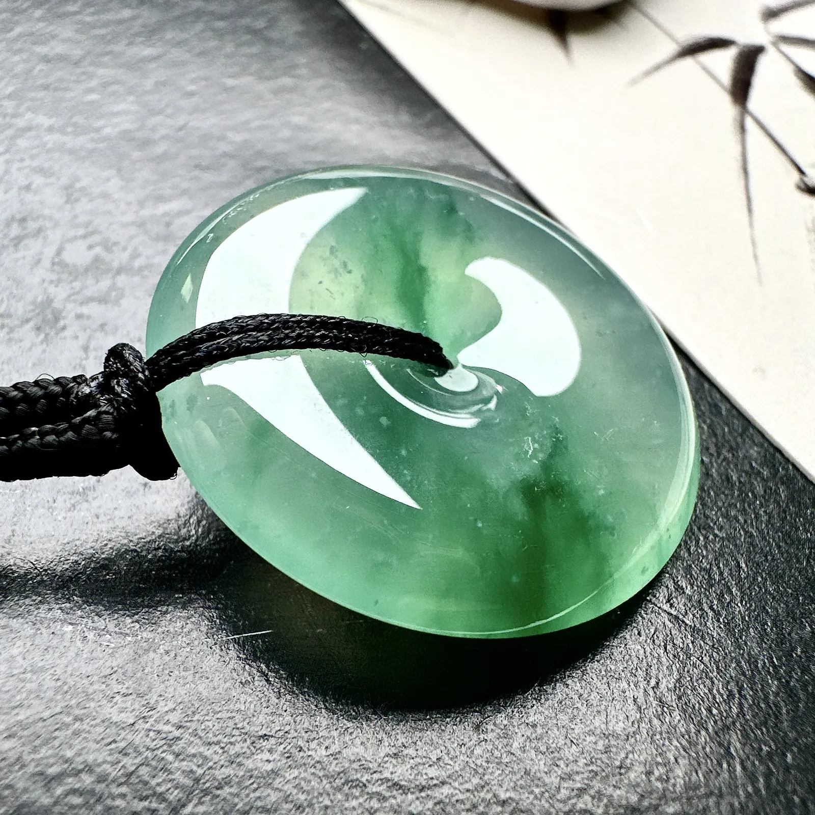 【冰种飘花平安扣】质地细腻冰润，品质很好，冰感十足，胶感明显，收藏品质。