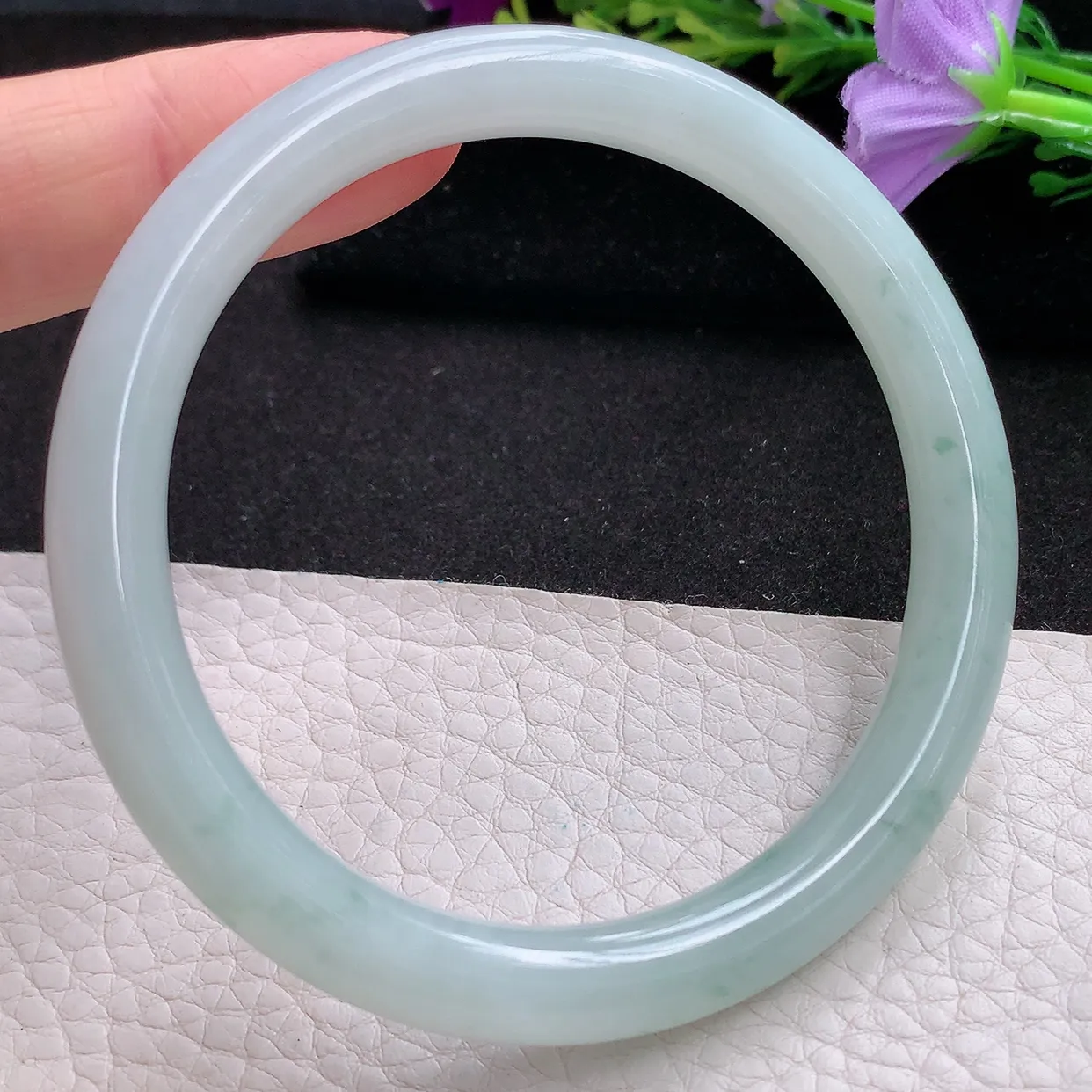 xx实拍57*8.2美人镯 天然翡翠A货飘花水润圆条玉手环 叮当镯