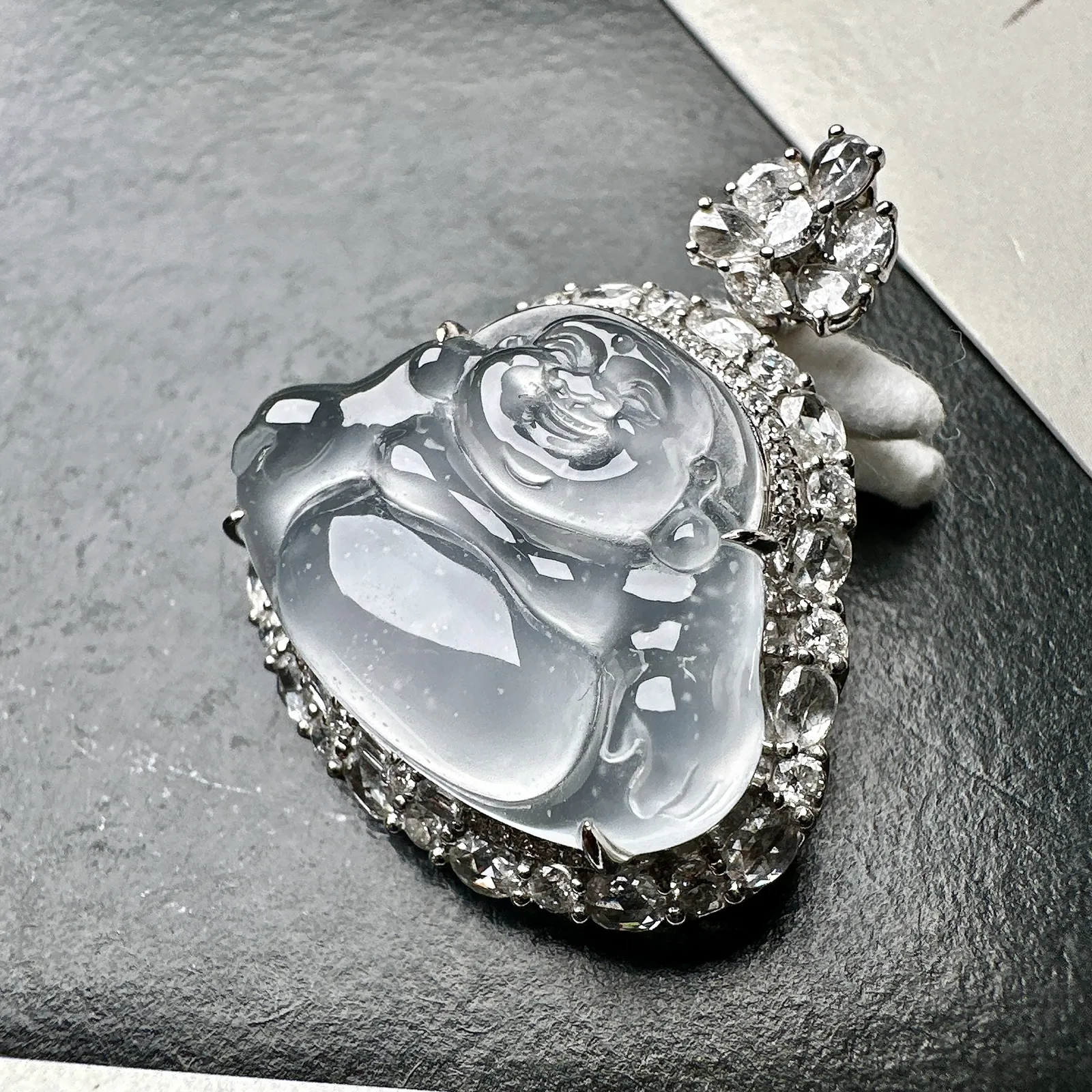 【冰种佛公吊坠】老坑雪花棉，种水上乘，晶莹剔透，纯净通透，莹光感很强，18k金钻镶嵌，裸石尺寸19*25.8*5.5毫米