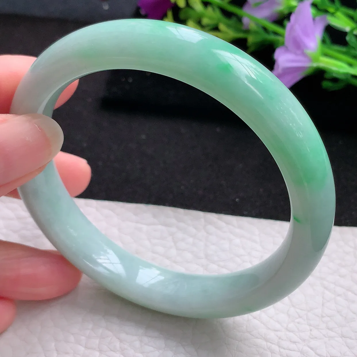 jm大圈口60*12.3*8.5平安镯 天然翡翠A货飘绿玉手镯水润宽边玉手环