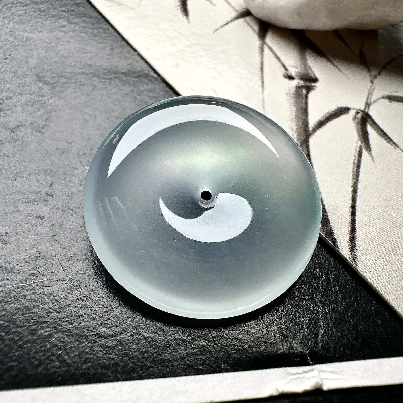 【冰种飘绿线平安扣】质地细腻，品质很好，冰感十足，胶感明显，收藏品质。