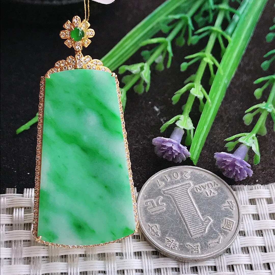 实拍A货翡翠51/23.7/7.6老坑18k金镶嵌精美飘阳绿无事牌吊坠翡翠挂件