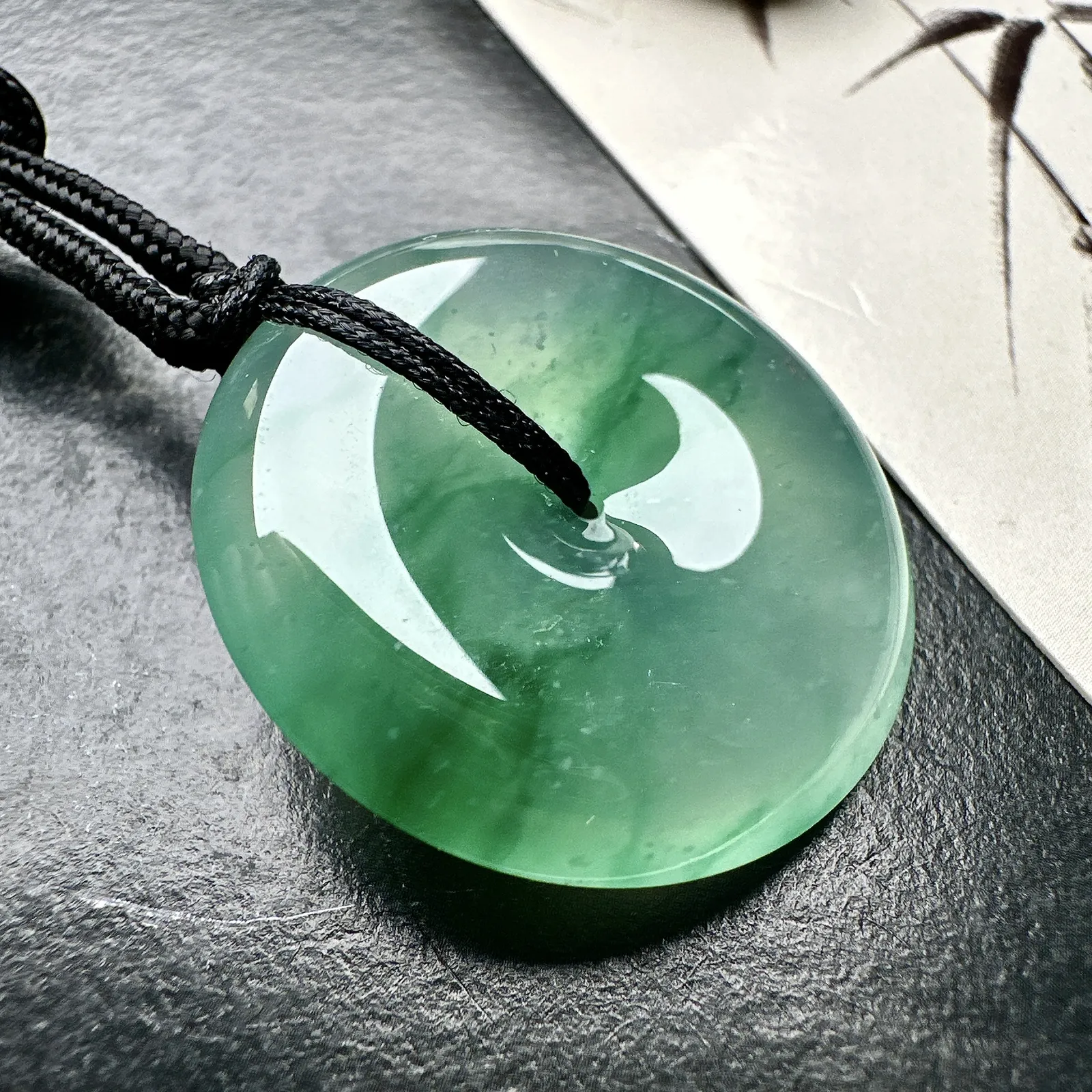 【冰种飘花平安扣】质地细腻冰润，品质很好，冰感十足，胶感明显，收藏品质。