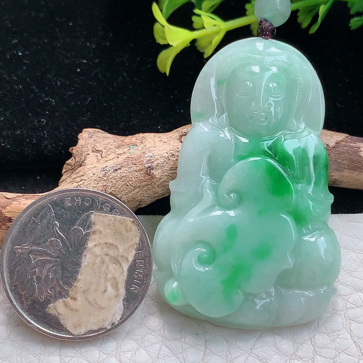 zen实拍49.3*31.5*6缅甸天然翡翠飘辣绿观音玉吊坠 玉挂件