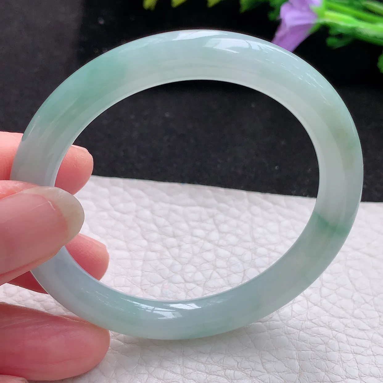 n小圈口51.5*8美人镯 天然翡翠A货玉手镯冰胶飘花圆条玉镯子 叮当镯