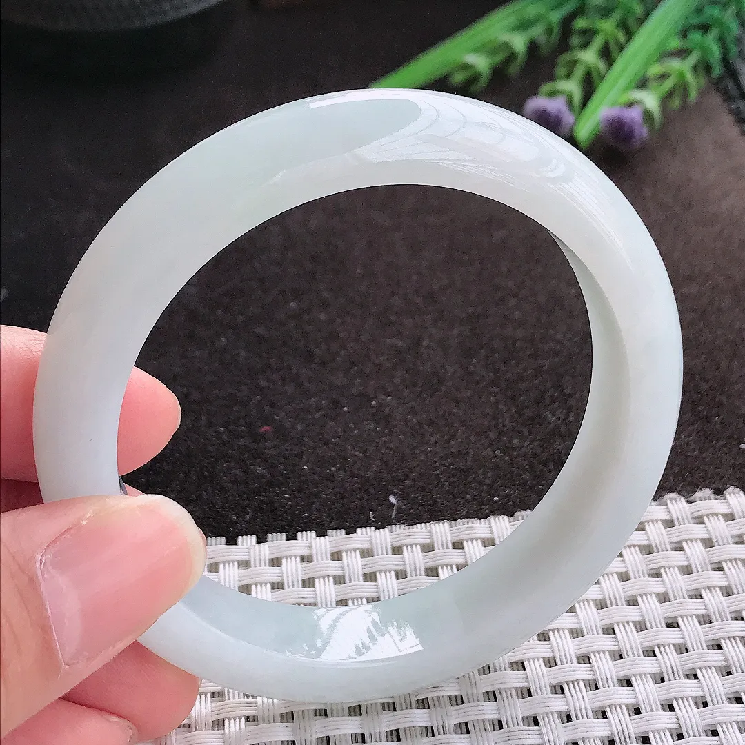 实拍A货翡翠57/12.5/8.6老坑秀气温润月光白手镯宽边玉镯手环