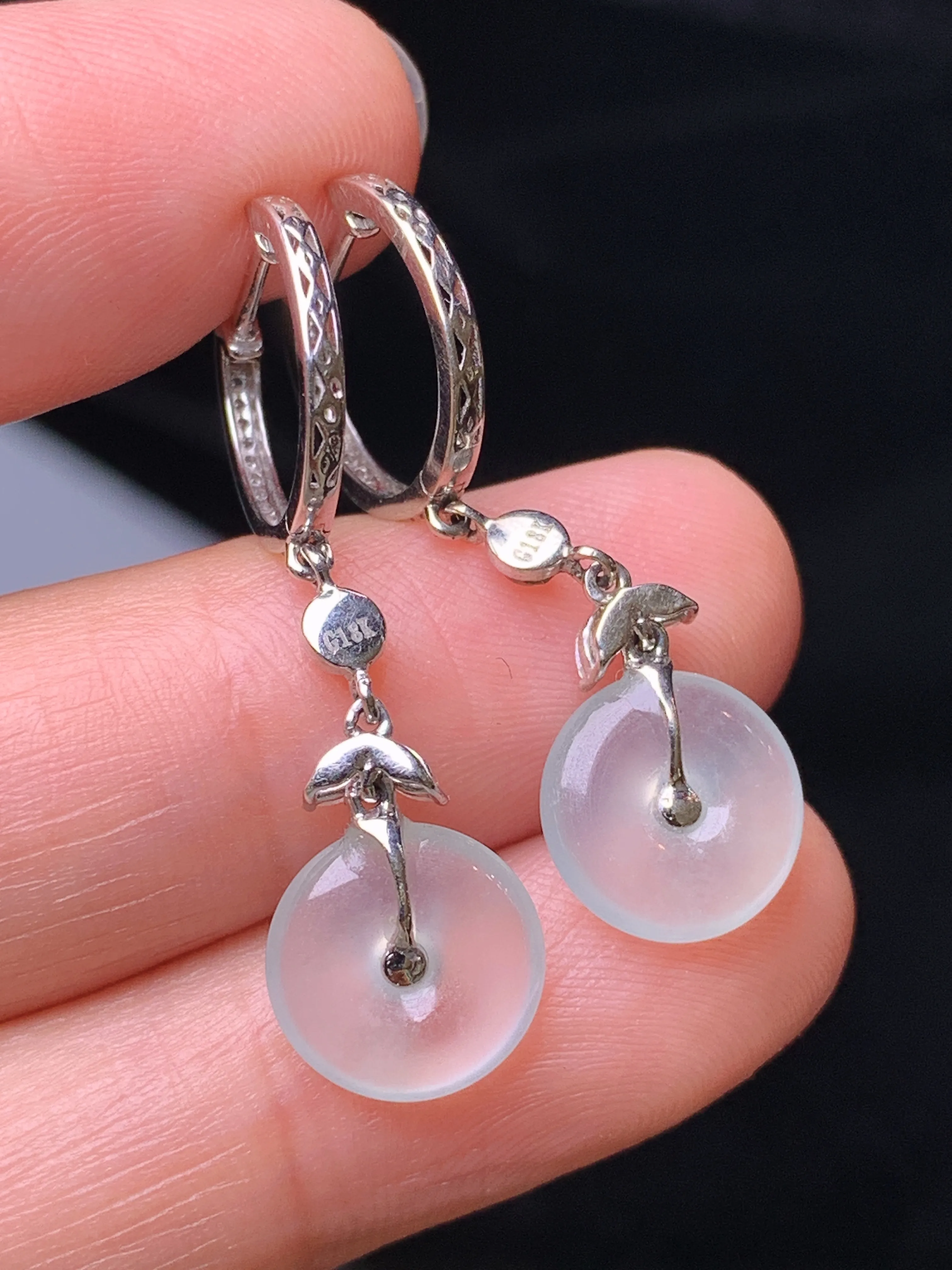 18k金钻镶嵌冰种平安扣耳坠 玉质细腻 色泽清新艳丽 整体尺寸37.2*29*6.5