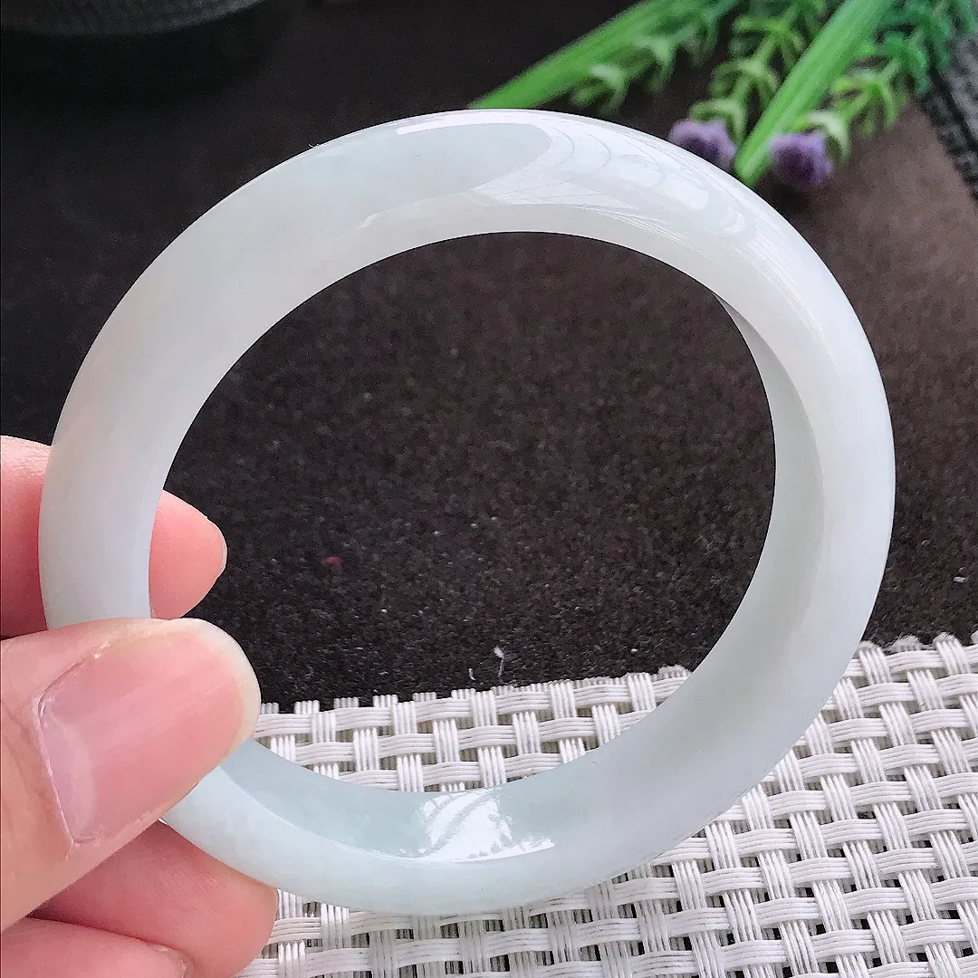 实拍A货翡翠57/12.5/8.6老坑秀气温润月光白手镯宽边玉镯手环