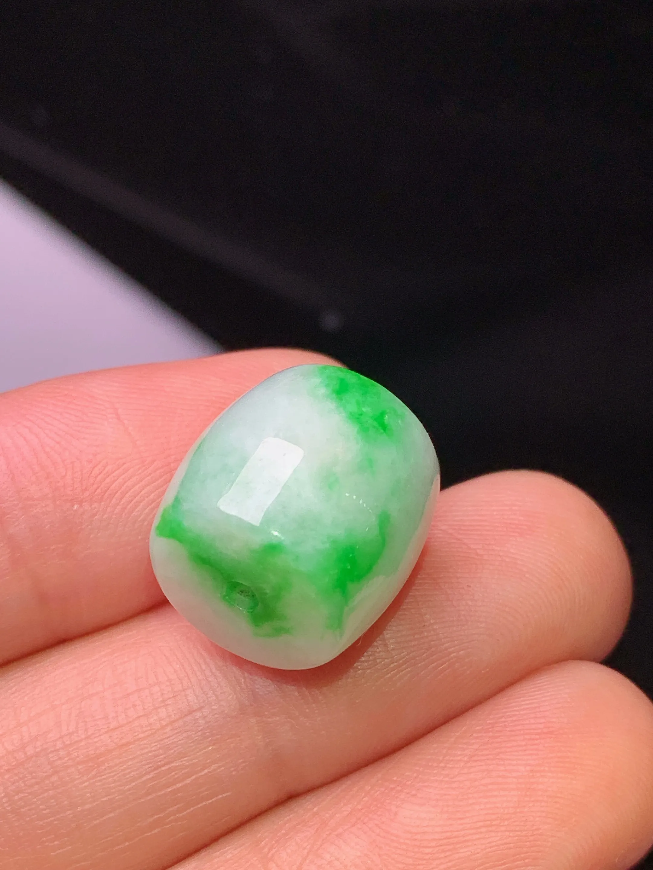 飘绿路路通吊坠 玉质细腻 色泽清新艳丽 整体尺寸13.5*12.7