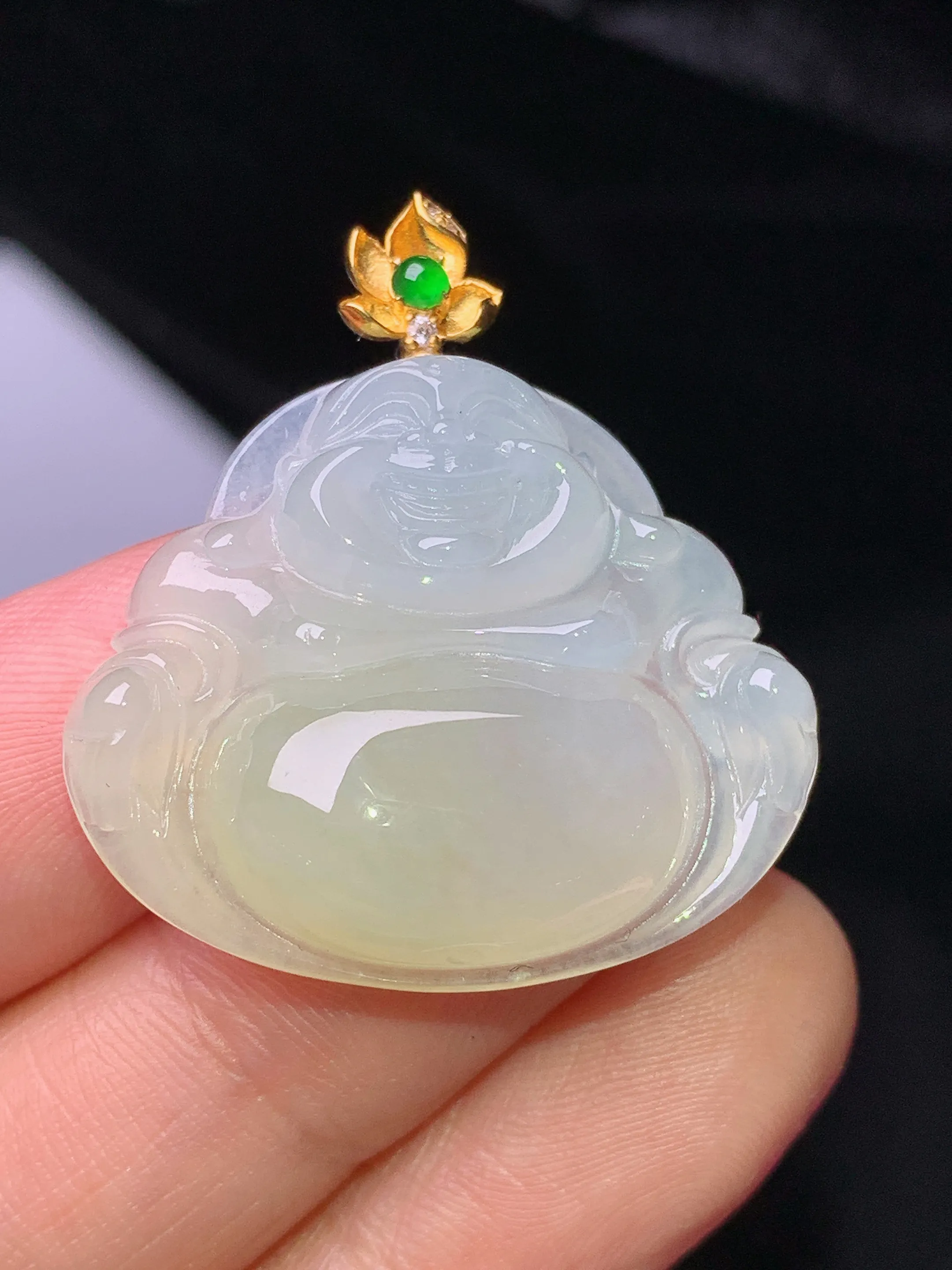 18k金镶嵌飘黄翡佛公吊坠 玉质细腻 色泽清新艳丽 整体尺寸32*28.8*6.5