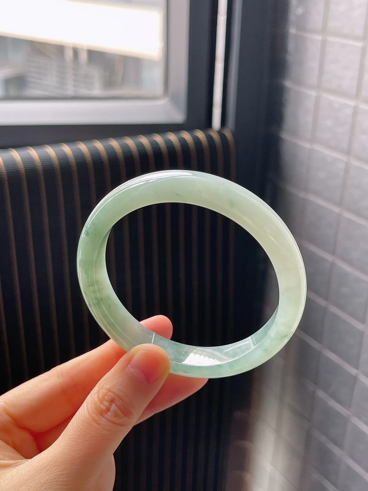 正圈57.7圈口，翡翠冰糯种绿色手镯