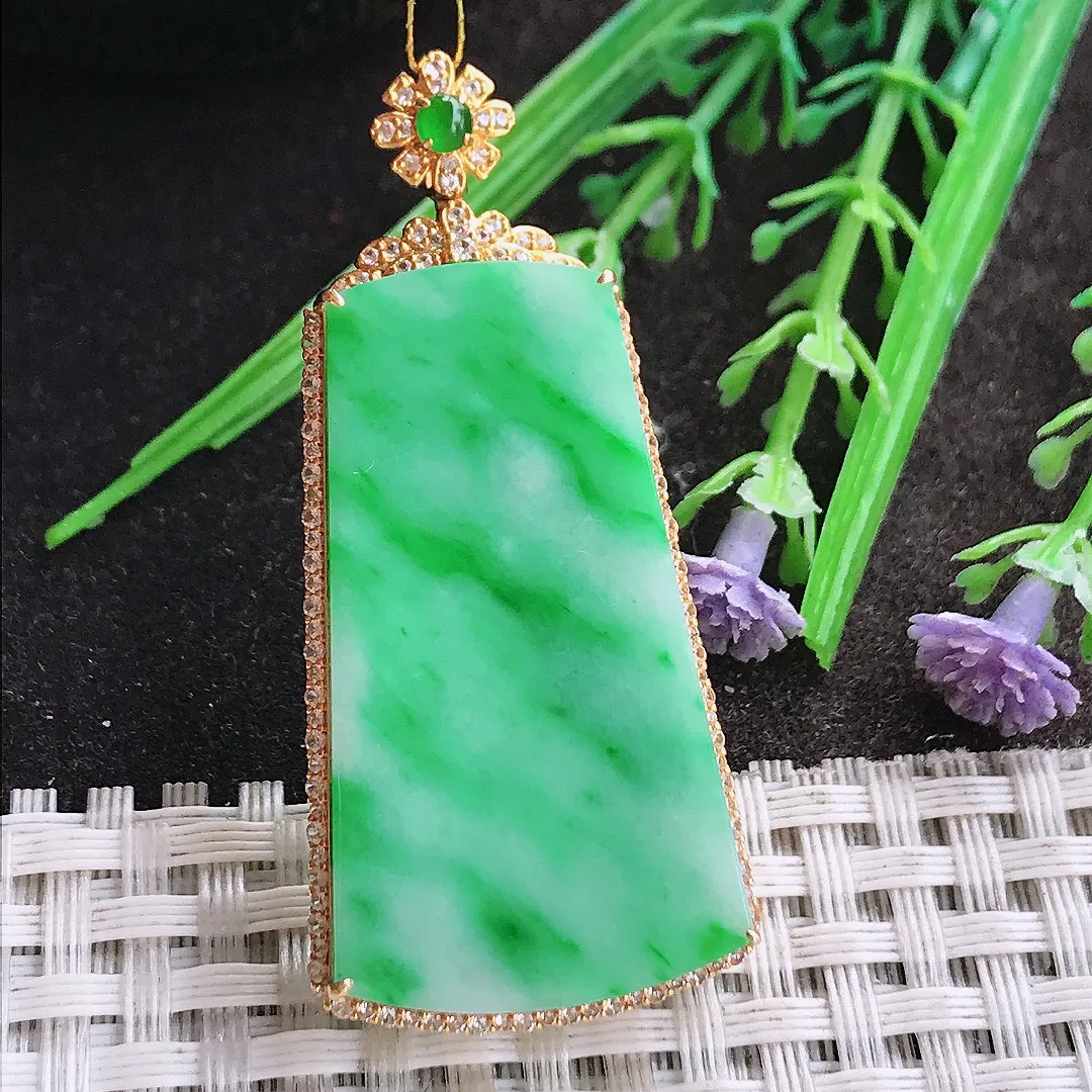 实拍A货翡翠51/23.7/7.6老坑18k金镶嵌精美飘阳绿无事牌吊坠翡翠挂件