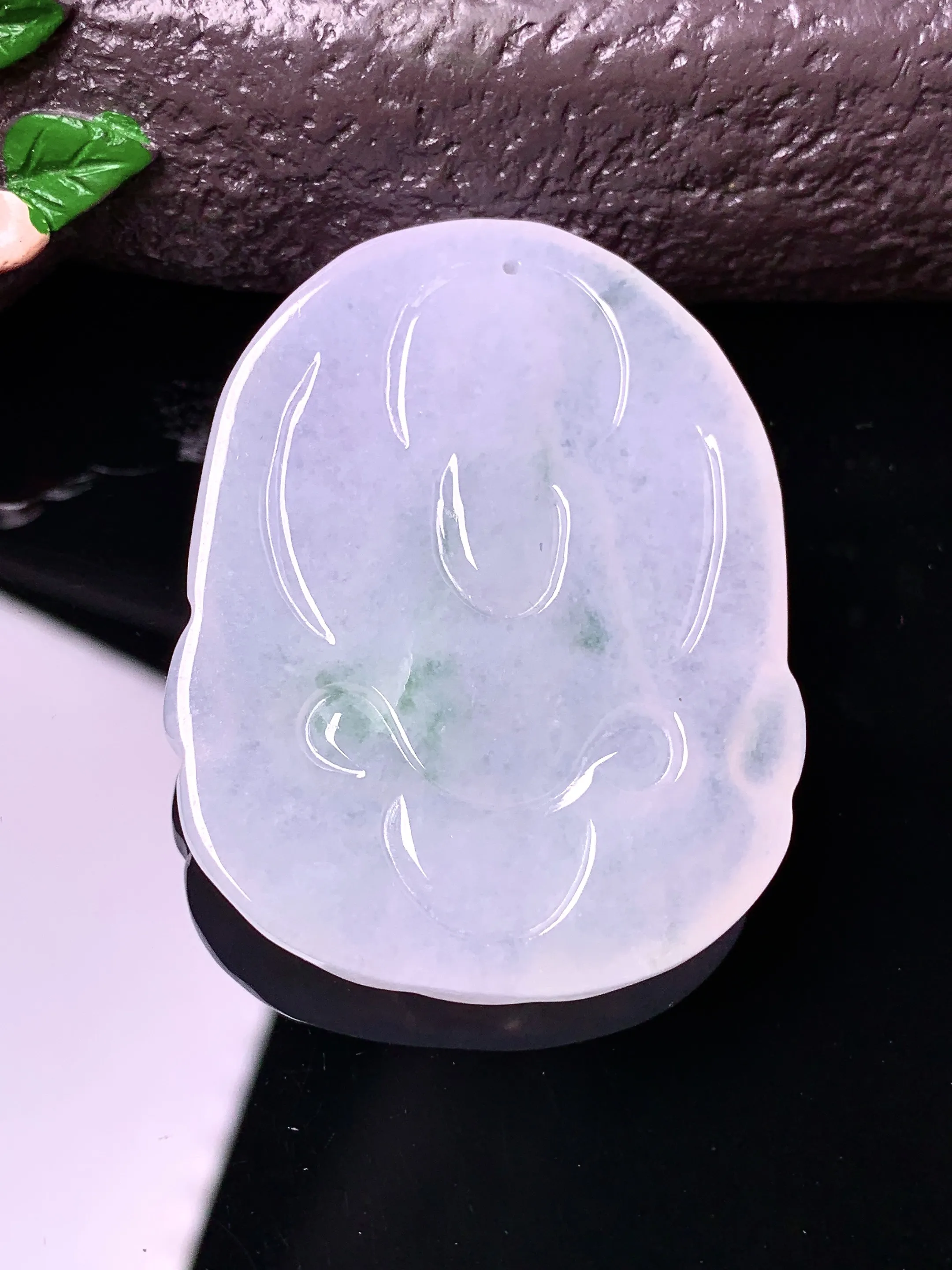 飘绿观音吊坠 玉质细腻 色泽清新艳丽 整体尺寸47*36.3*6.8