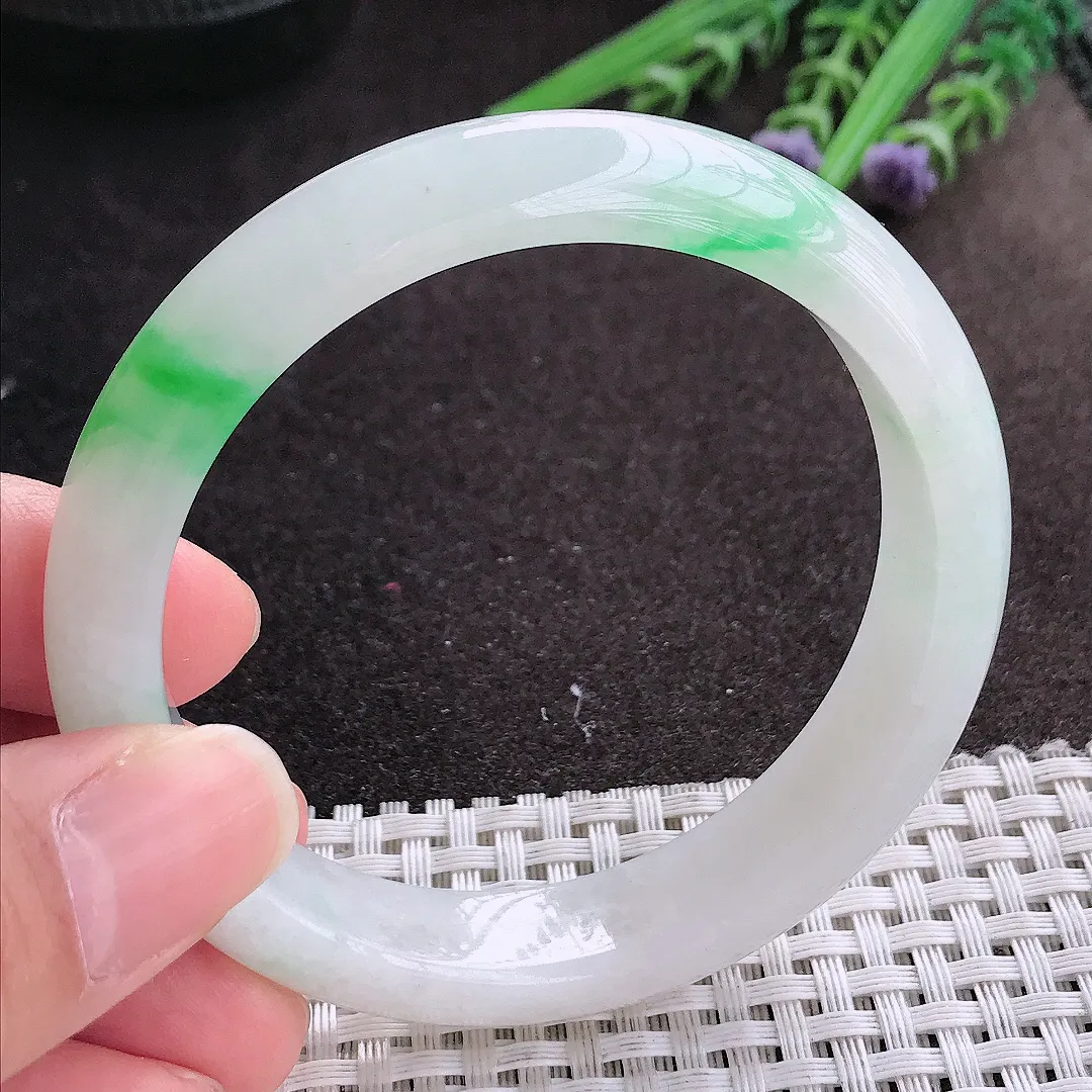 实拍A货翡翠57/12.7/8.1老坑冰胶水灵飘阳绿手镯宽边玉镯手环