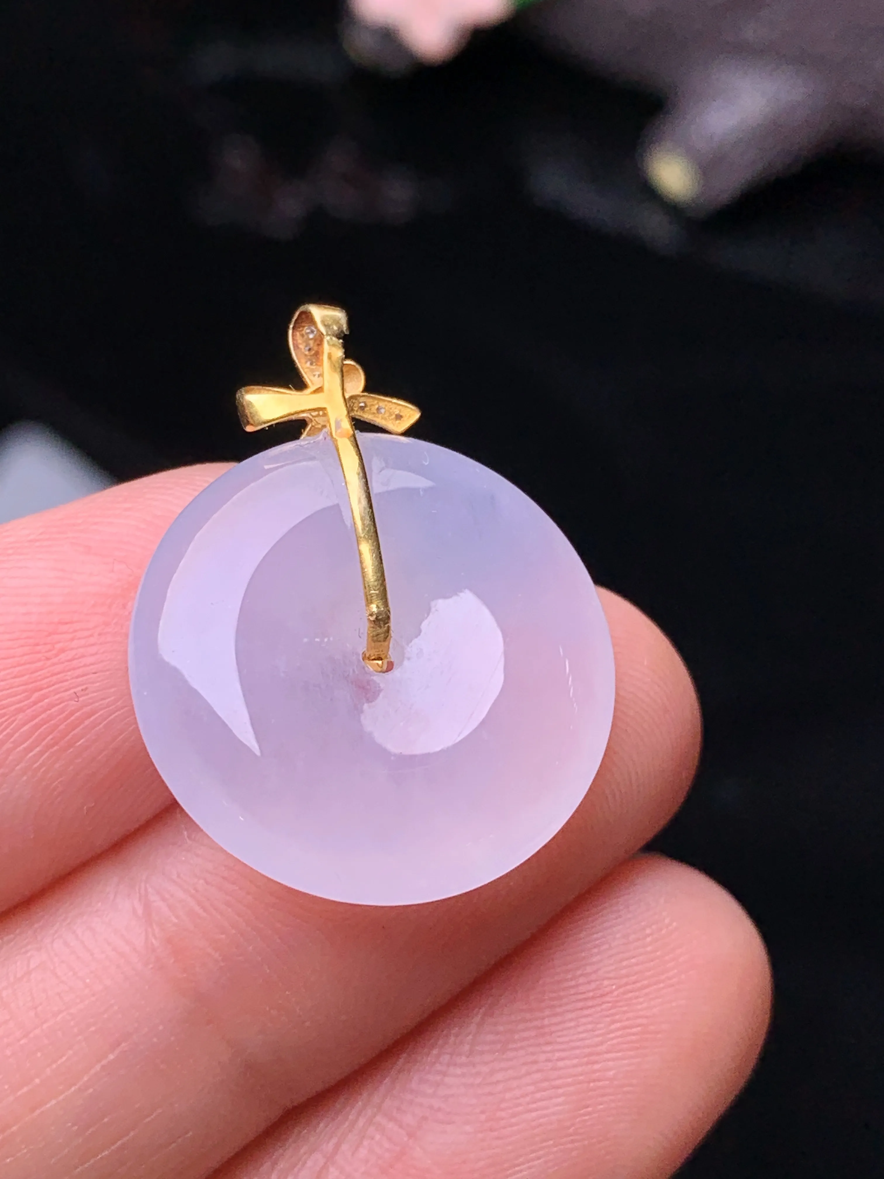 18k金钻镶嵌冰种平安扣吊坠 玉质细腻 色泽清新艳丽 整体尺寸24.8*19*4.7