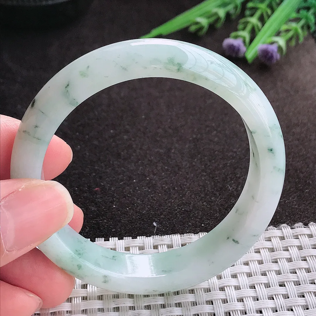 实拍A货翡翠54/13/7.7老坑精美秀气飘花手镯宽边玉镯手环