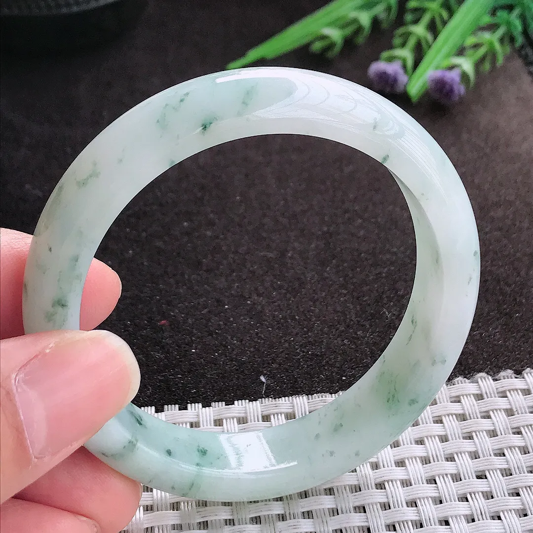 实拍A货翡翠54/13/7.7老坑精美秀气飘花手镯宽边玉镯手环
