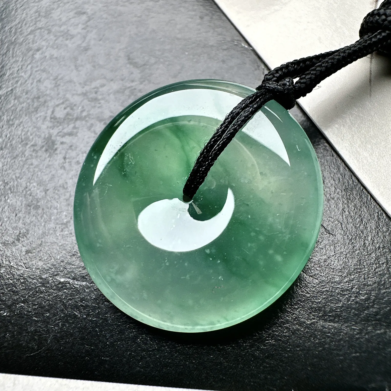 【冰种飘花平安扣】质地细腻冰润，品质很好，冰感十足，胶感明显，收藏品质。