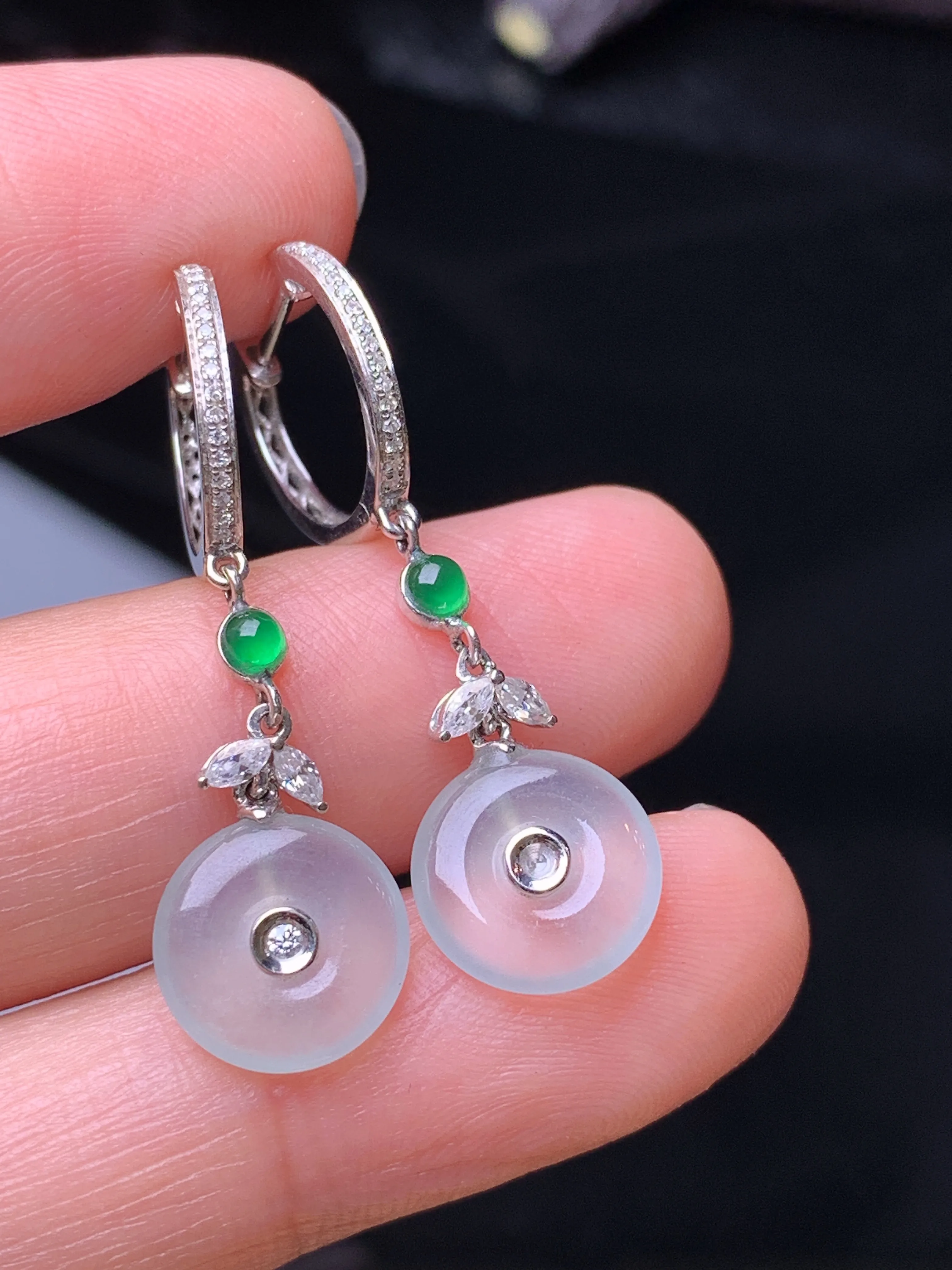 18k金钻镶嵌冰种平安扣耳坠 玉质细腻 色泽清新艳丽 整体尺寸37.2*29*6.5