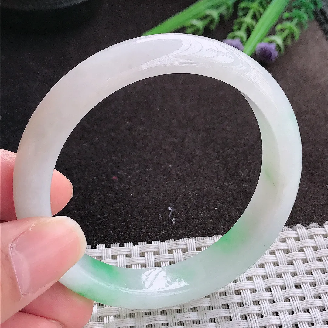 实拍A货翡翠57/12.7/8.1老坑冰胶水灵飘阳绿手镯宽边玉镯手环