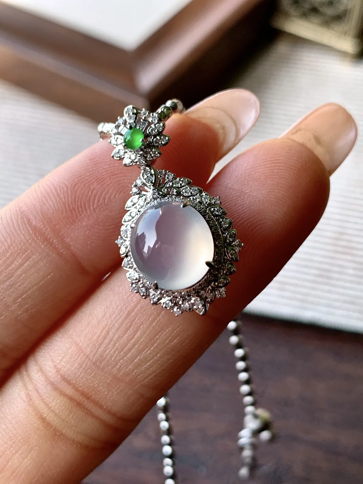 私人专拍#冰种蛋面吊坠
【整体】27-14.7-11.4
【裸石】10-9.4-5