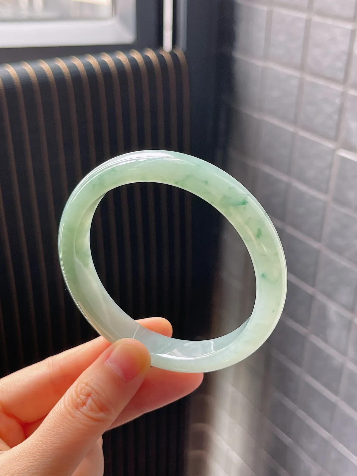 正圈57.7圈口，翡翠冰糯种绿色手镯