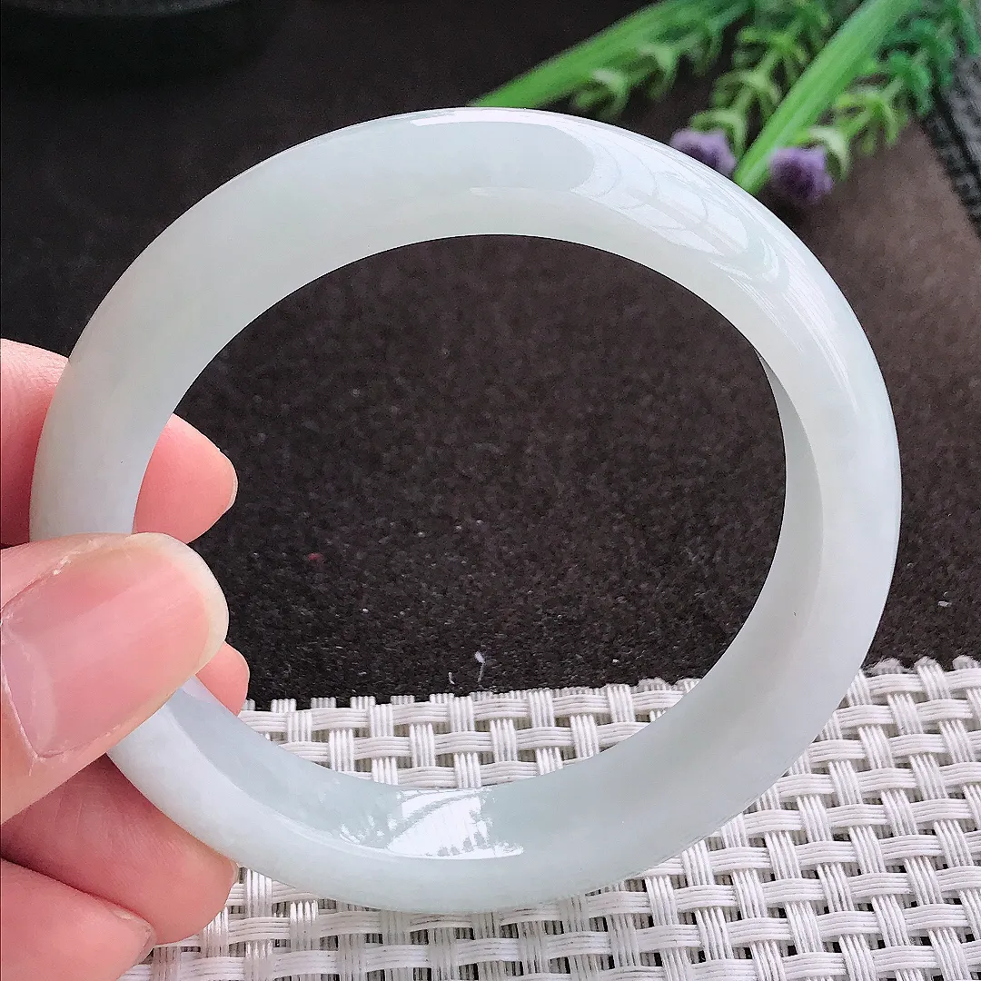 实拍A货翡翠57/12.5/8.6老坑秀气温润月光白手镯宽边玉镯手环