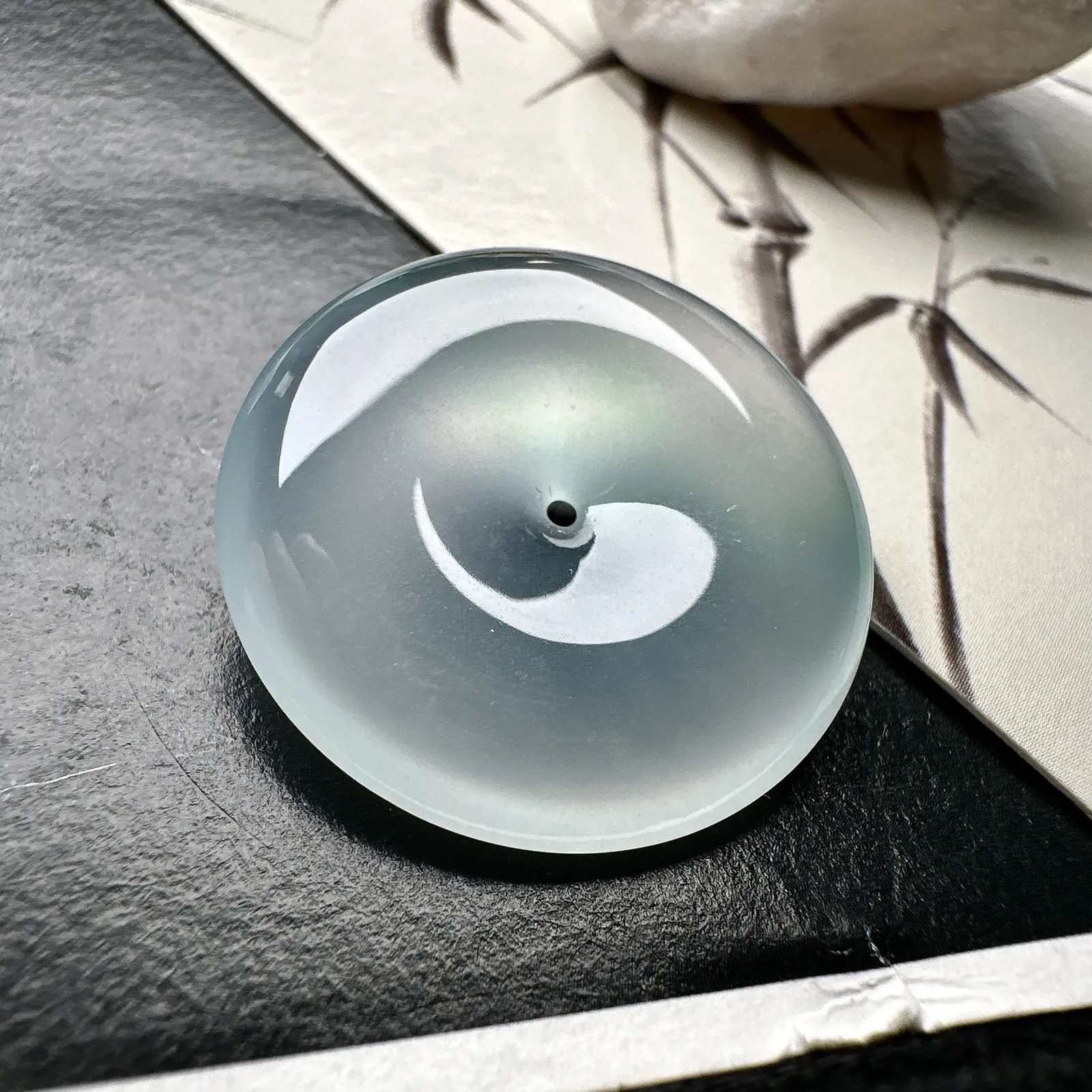 【冰种飘绿线平安扣】质地细腻，品质很好，冰感十足，胶感明显，收藏品质。