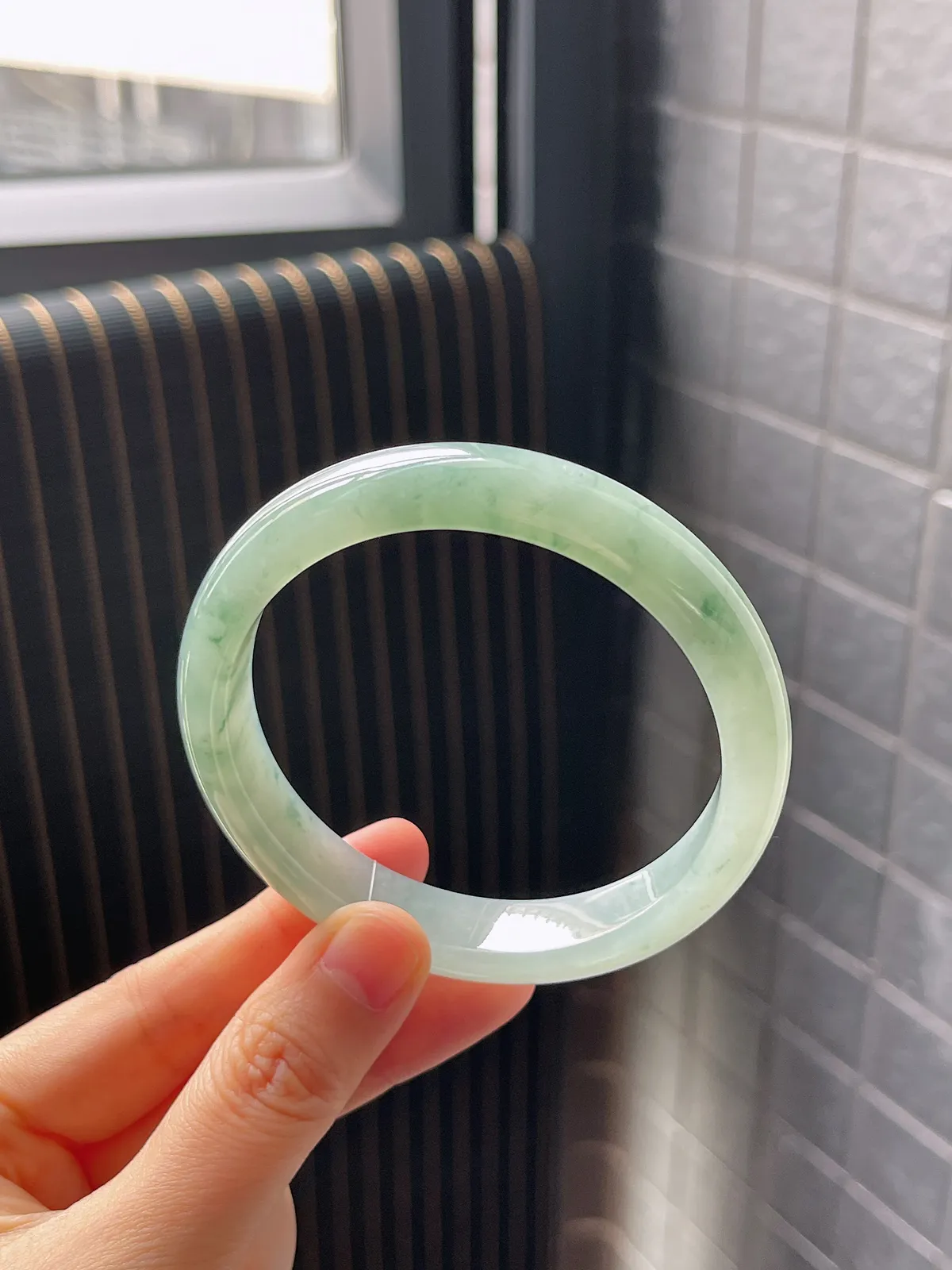 正圈57.7圈口，翡翠冰糯种绿色手镯