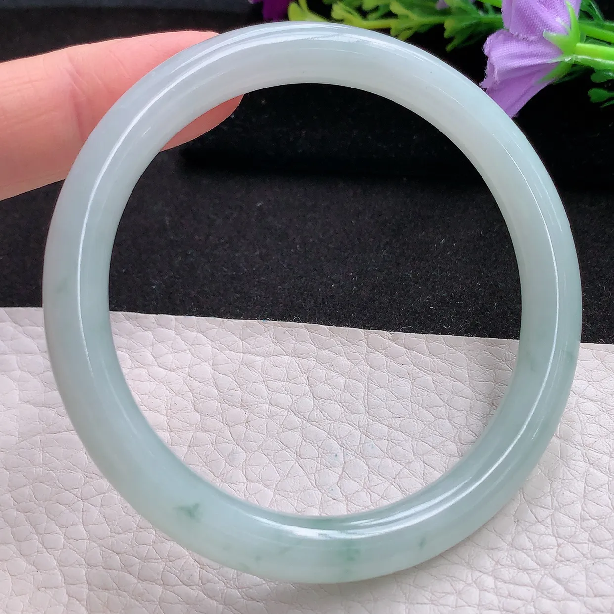 xx实拍57*8.2美人镯 天然翡翠A货飘花水润圆条玉手环 叮当镯