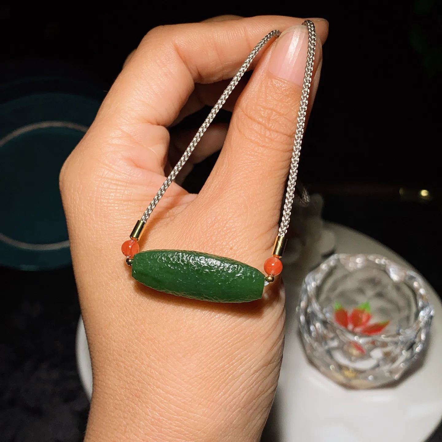 和田玉阳绿俄罗斯碧玉转运珠勒子挂件。尺寸31/11重7.5克，玉质细腻油润 底色纯净 脂粉好，品质好！lt251227