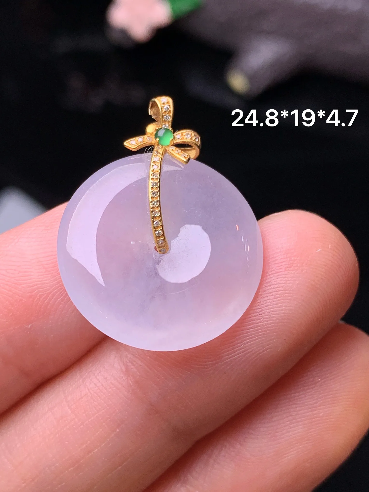 18k金钻镶嵌冰种平安扣吊坠 玉质细腻 色泽清新艳丽 整体尺寸24.8*19*4.7