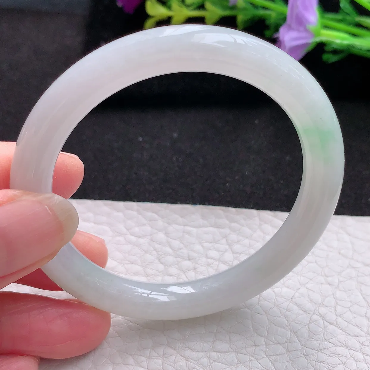 n小圈口52*8.3*8美人镯 天然翡翠A货玉手镯飘绿圆条玉镯子 叮当镯