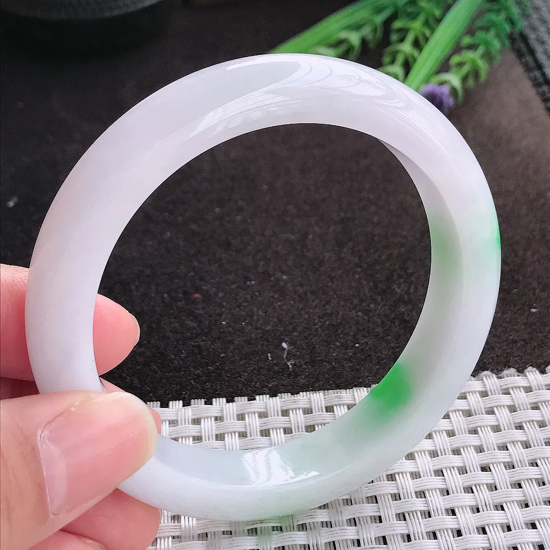 实拍A货翡翠58.5/12.5/8.8老坑冰润翠阳绿白底青手镯宽边玉镯手环