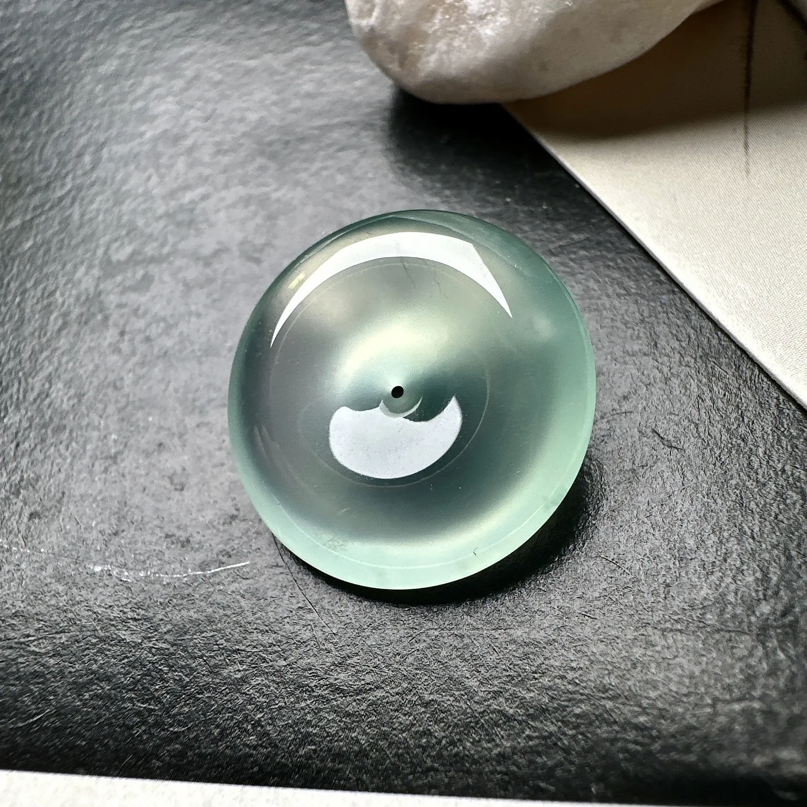 【冰种平安扣】接近玻璃种，质地细腻冰润，品质很好，冰感十足，胶感明显，收藏品质。