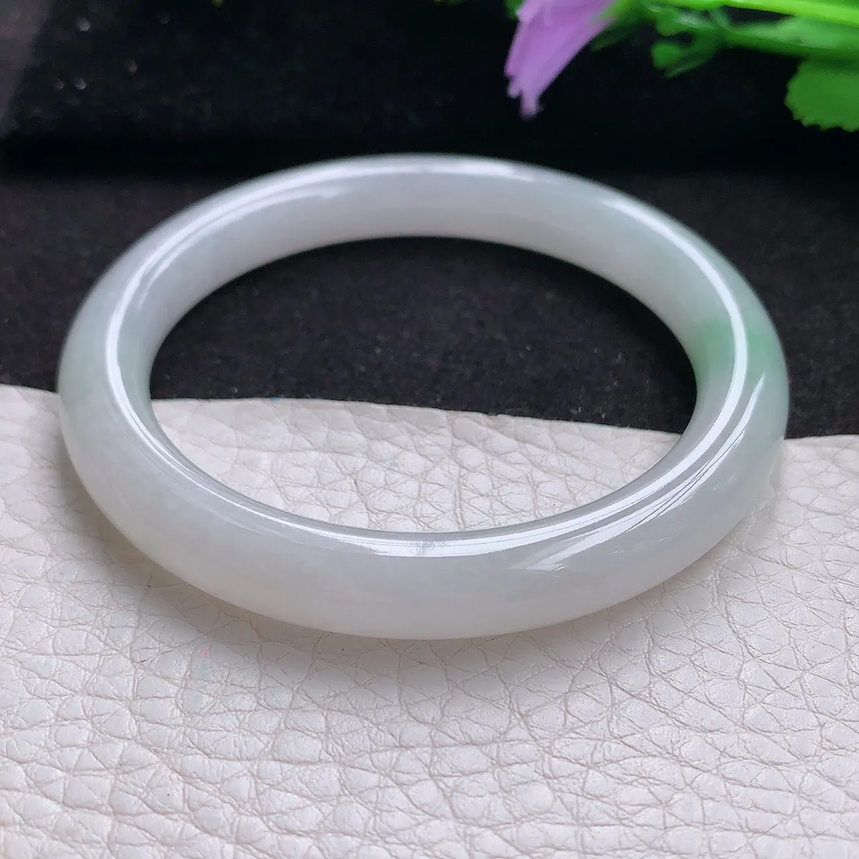 n小圈口52*8.3*8美人镯 天然翡翠A货玉手镯飘绿圆条玉镯子 叮当镯