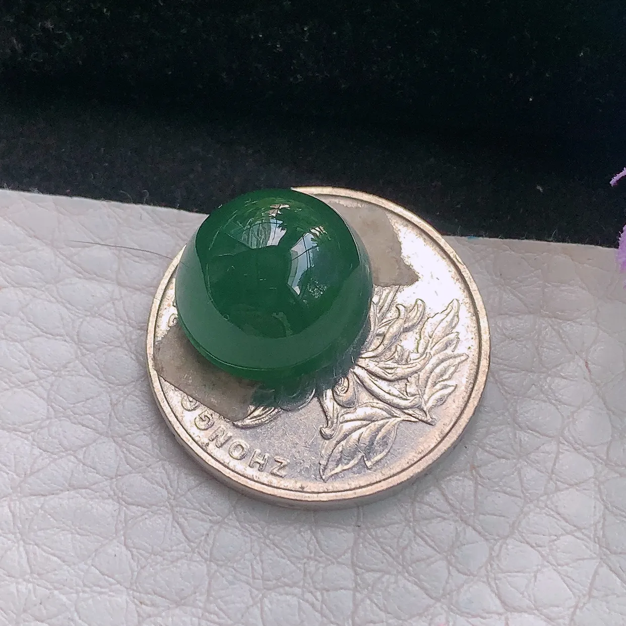 axm实拍14.7*14*8.8天然缅甸翡翠a货冰满绿饱满蛋面 鸽子蛋