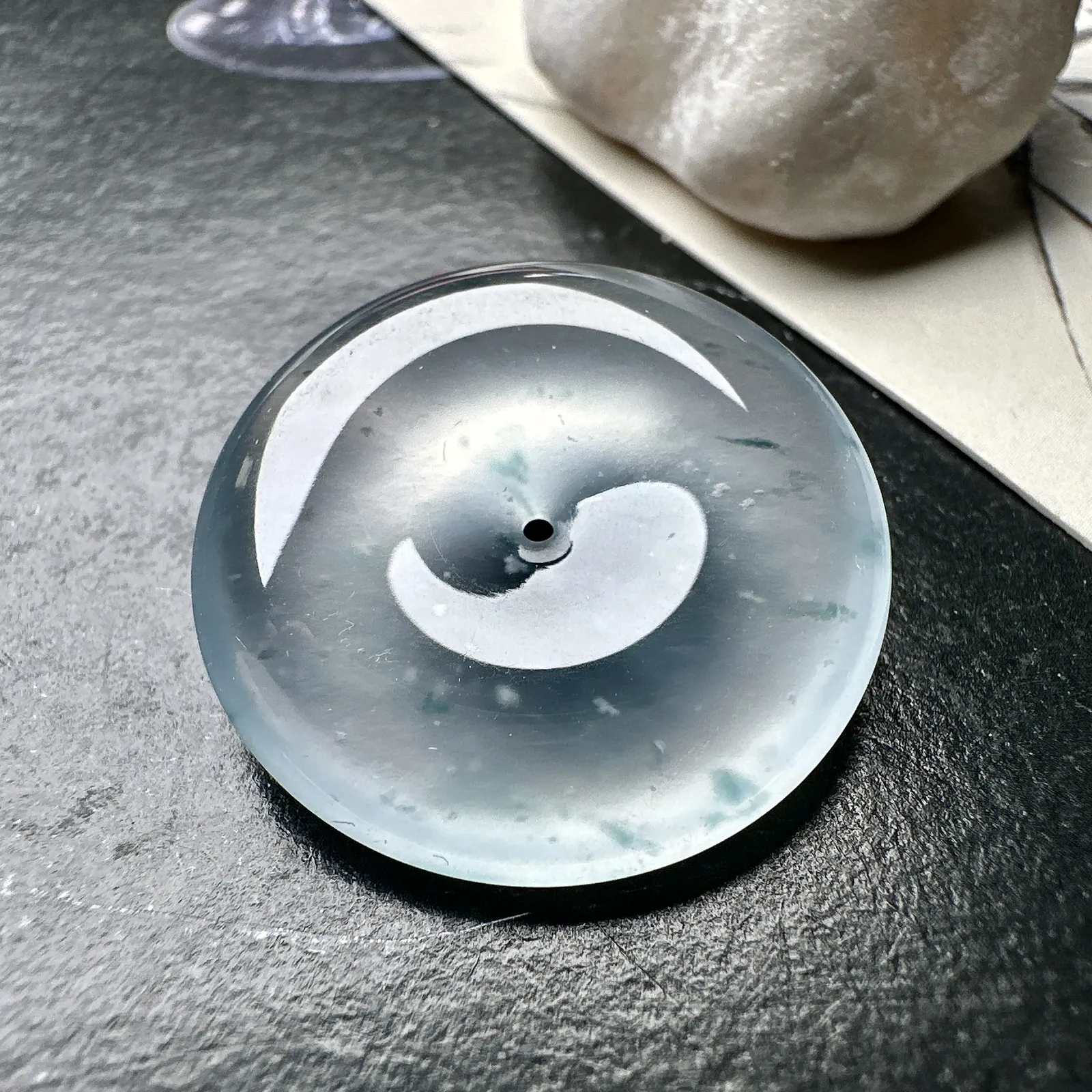 【冰种飘花平安扣】质地细腻冰润，品质很好，冰感十足，胶感明显，收藏品质。