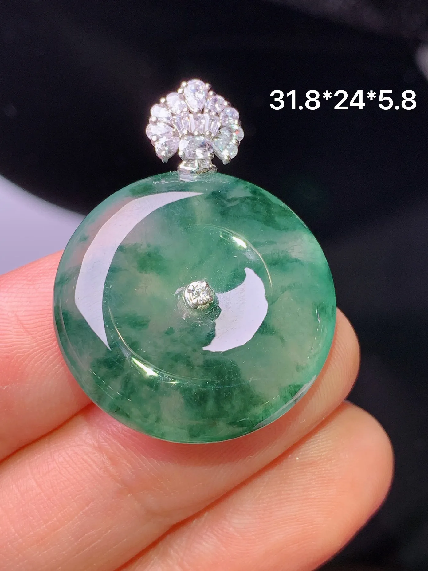 18k金钻镶嵌冰种飘花平安扣吊坠 玉质细腻 色泽清新艳丽 整体尺寸31.8*24*5.8