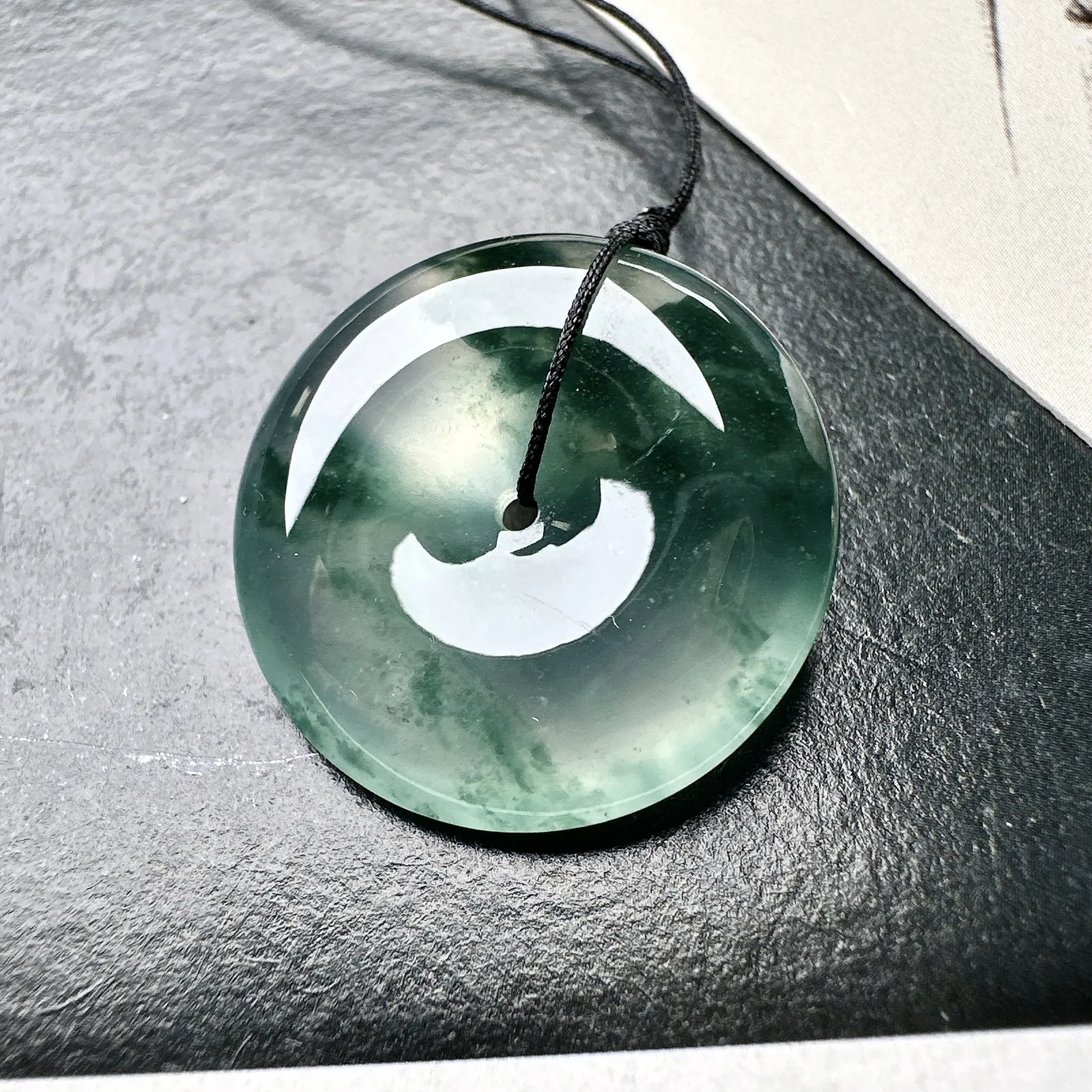 【冰种飘花平安扣】质地细腻，品质很好，冰感十足，胶感明显，收藏品质