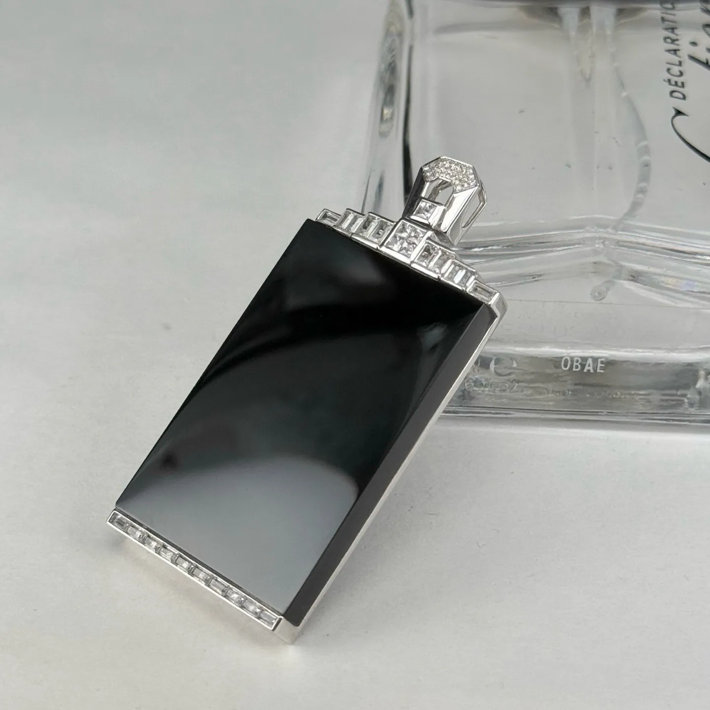 精品18k墨翠无事牌 种好色正 黑度极好 打灯通透 油性十足 尺寸57.3