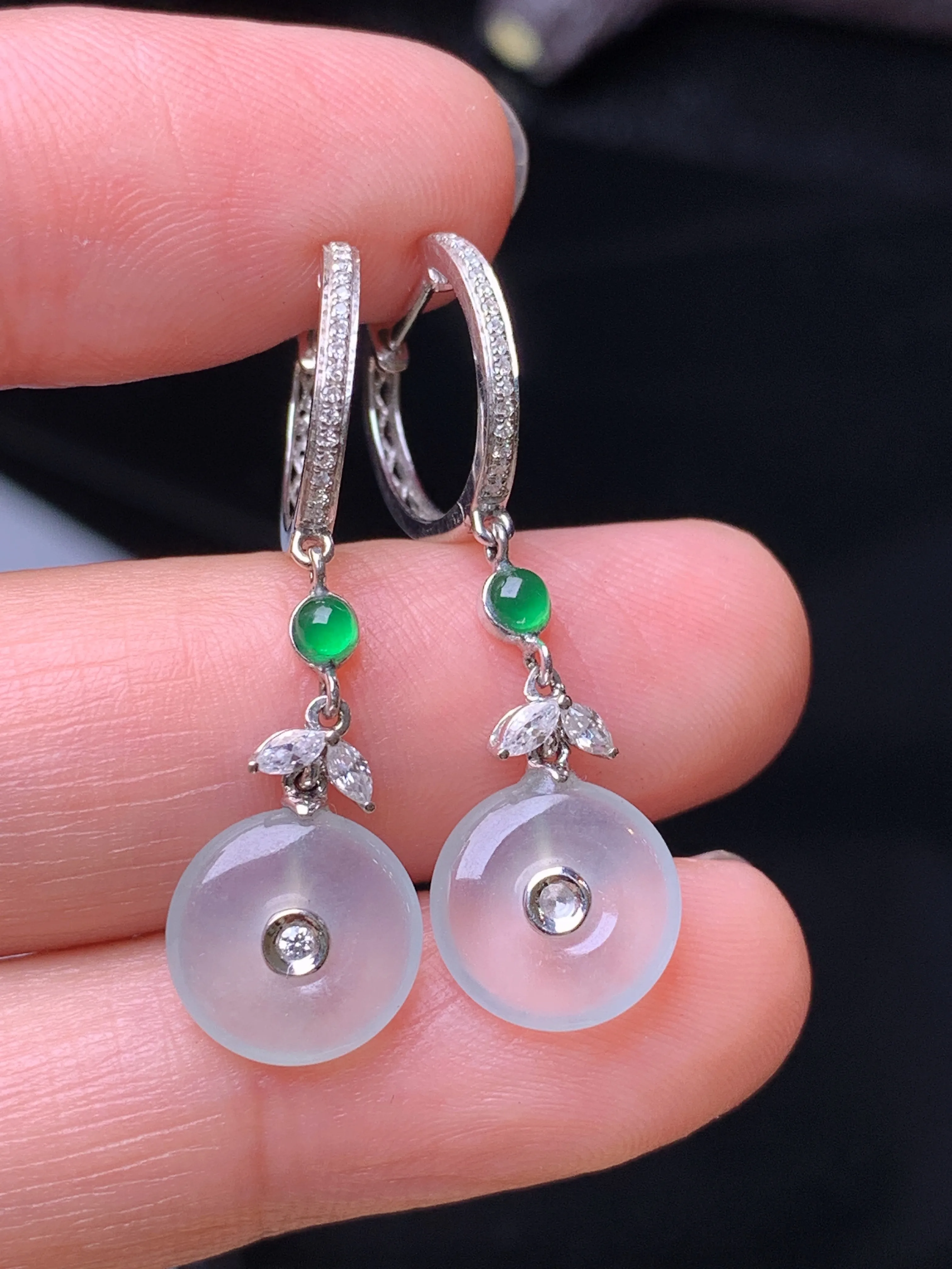 18k金钻镶嵌冰种平安扣耳坠 玉质细腻 色泽清新艳丽 整体尺寸37.2*29*6.5