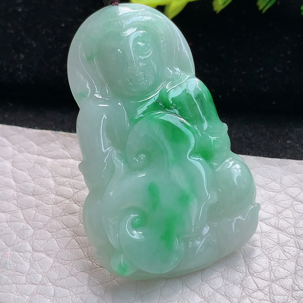 zen实拍49.3*31.5*6缅甸天然翡翠飘辣绿观音玉吊坠 玉挂件