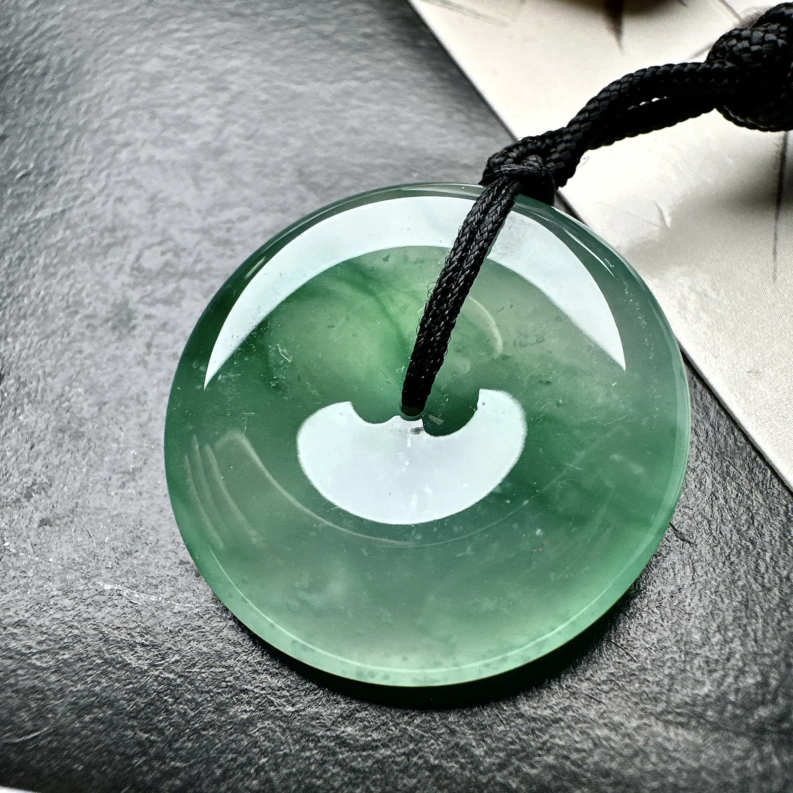 【冰种飘花平安扣】质地细腻冰润，品质很好，冰感十足，胶感明显，收藏品质。