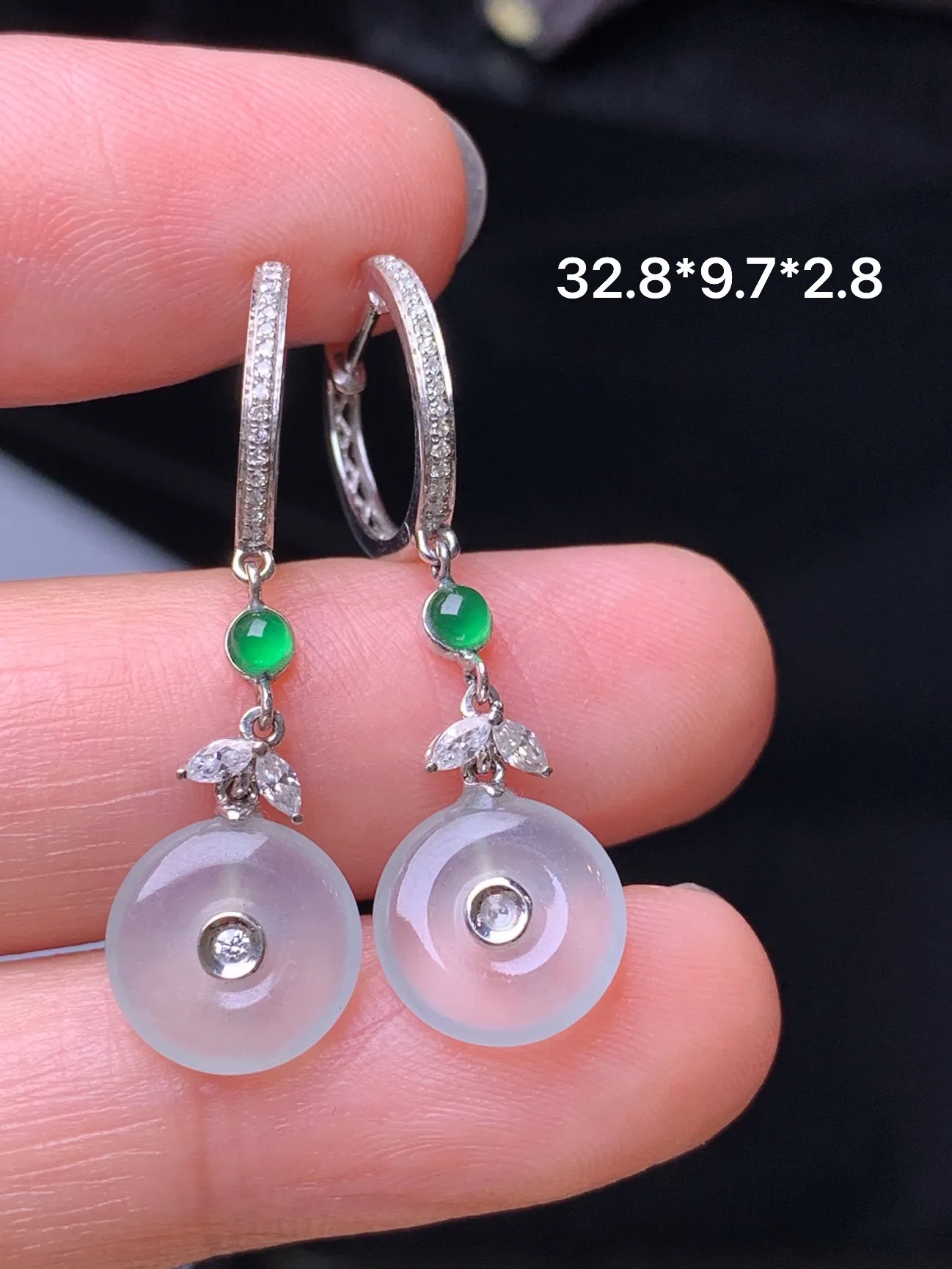 18k金钻镶嵌冰种平安扣耳坠 玉质细腻 色泽清新艳丽 整体尺寸37.2*29*6.5