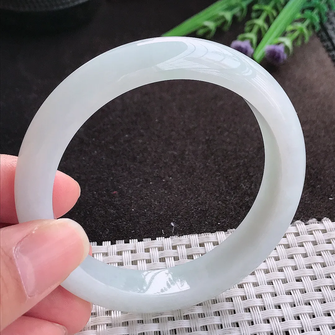 实拍A货翡翠57/12.5/8.6老坑秀气温润月光白手镯宽边玉镯手环