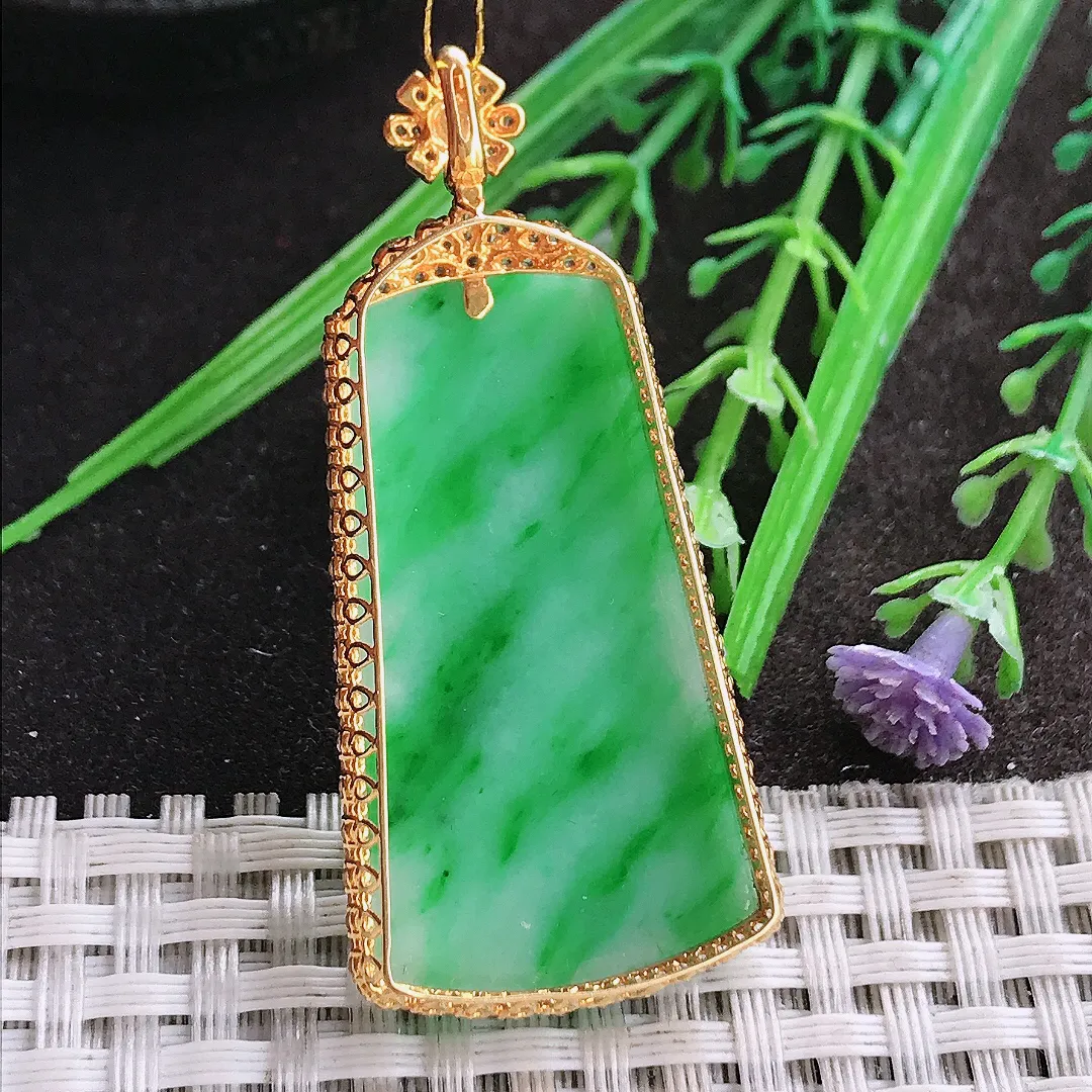 实拍A货翡翠51/23.7/7.6老坑18k金镶嵌精美飘阳绿无事牌吊坠翡翠挂件